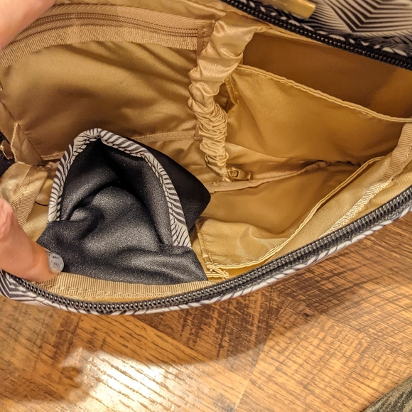 Ju-Ju-Be Diaper Bag and pacifier holder - Picture 4 of 6